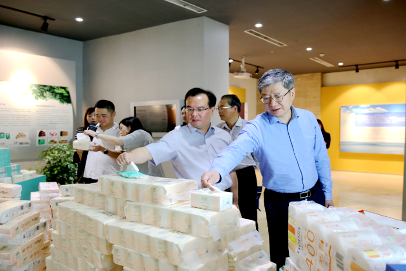 2019年 5月22日，時(shí)任浙江省社會(huì)組織綜合黨委專職副書記、省民政廳社會(huì)組織管理局局長(zhǎng)蔡國(guó)華蒞臨景興紙業(yè)調(diào)研企業(yè)發(fā)展情況和黨建工作