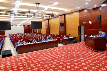 ? 學(xué)習(xí)榜樣，凝聚力量！景興紙業(yè)召開(kāi)陳良杰同志先進(jìn)事跡報(bào)告會(huì)