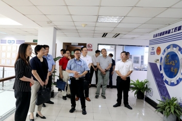 2020年7月14日，時任浙江省總工會黨組成員、副主席張衛(wèi)華一行蒞臨景興紙業(yè)調(diào)研推進新時代產(chǎn)業(yè)工人隊伍建設(shè)改革工作